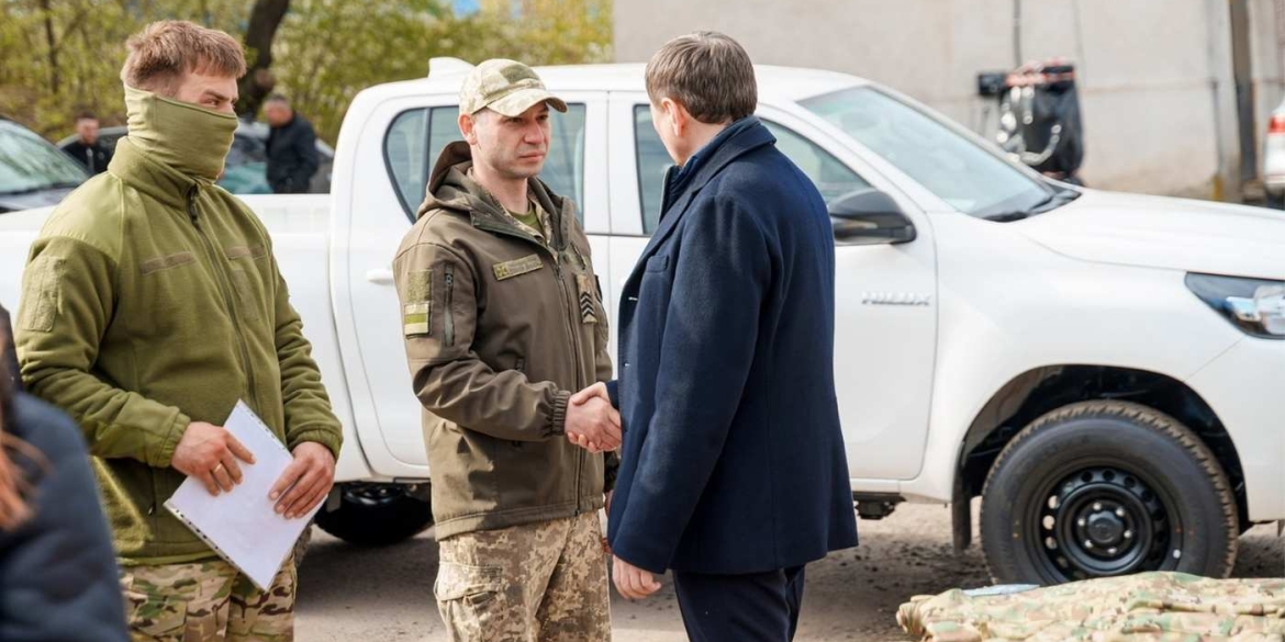 Для ГУР, Нацгвардії та прикордонників громада Вінниці передала нову партію допомоги на передову