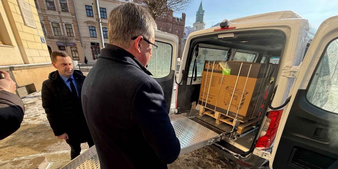 Для Вінниці з Мюнстеру передали мікроавтобус з пандусом та салоном-трансформером