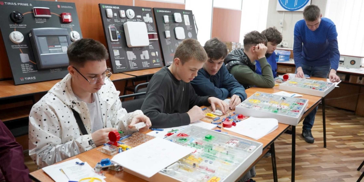 Для вінницьких школярів організували майстер-класи профорієнтаційного табору ProfCAMP