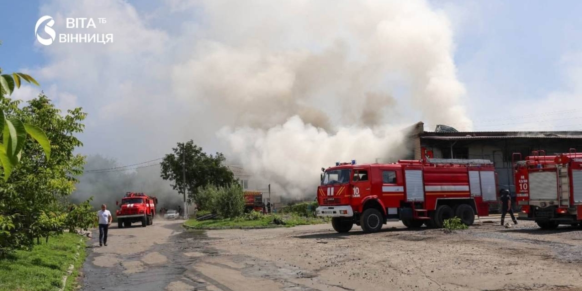 До ліквідації наслідків ворожої атаки в Гайсині залучили 22 одиниці сецтехніки