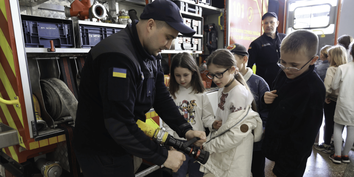 До вінницьких рятувальників на екскурсію завітали діти