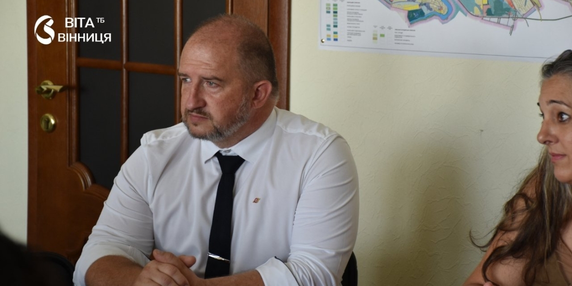 До Вінниці приїхав мер французького Бессьєра, який рятував біженців