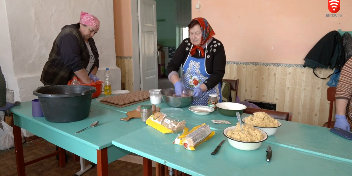 Домашні страви готують для своїх синів та чоловіків жінки-волонтерки з Чечельника