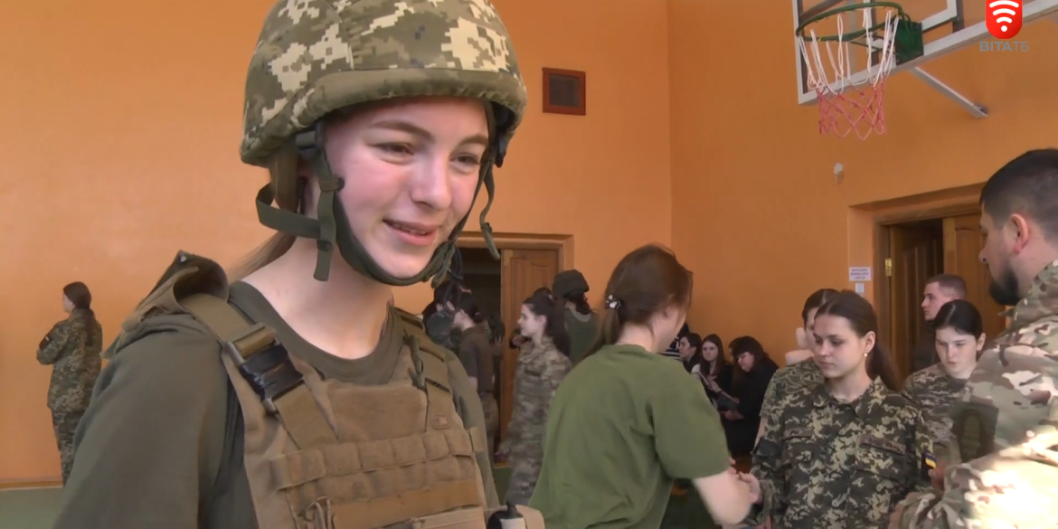 Допомога та зброя військові інструктори провели майстер-клас для вінницьких студенток