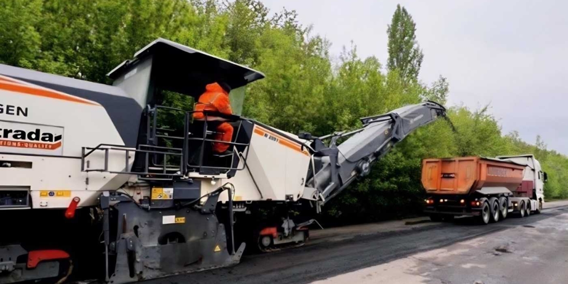 Дорожники працюють без вихідних де на Вінниччині саме зараз кладуть новий асфальт