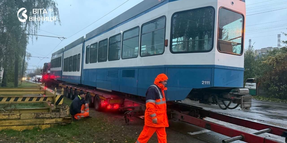 Друга пара з 23 що мають зробити, перш ніж цюрихські Tram 2000 вийдуть на маршрути Вінниці