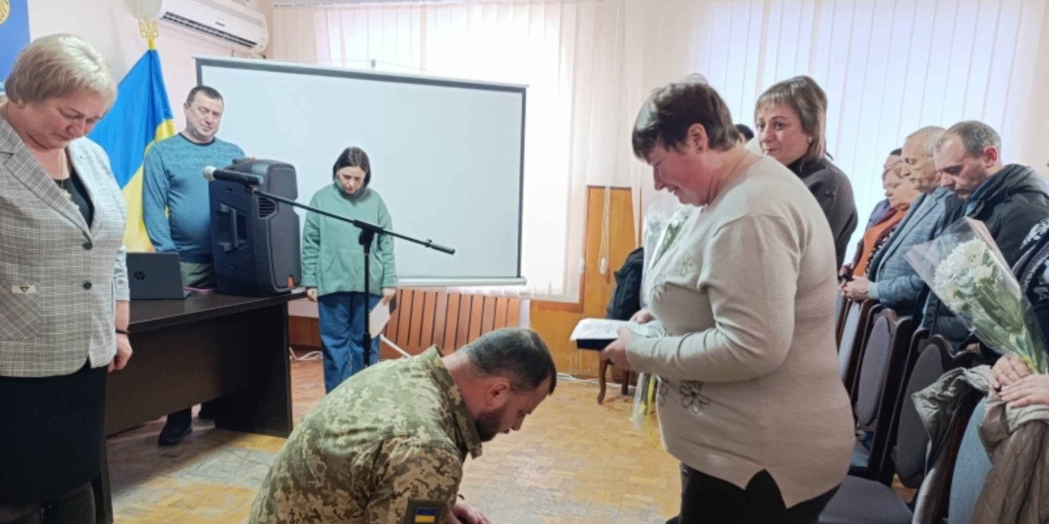 Дружина молодшого сержанта з Тульчинської громади отримала його посмертну нагороду