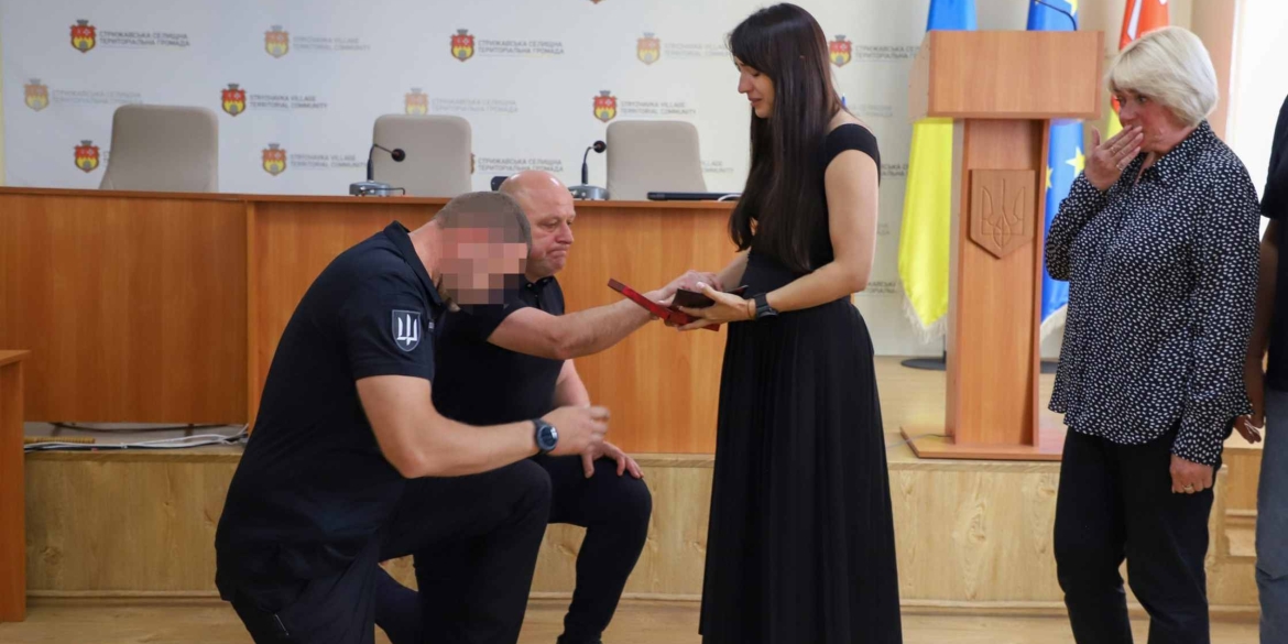 Дружина загиблого вінницького командира взводу отримала його посмертну нагороду