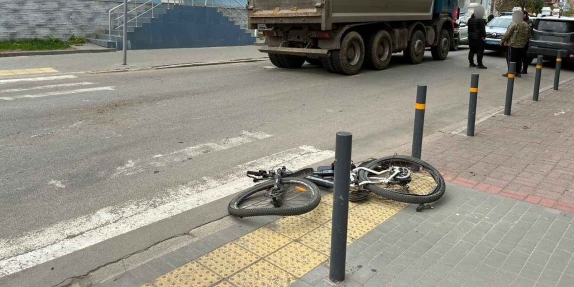 ДТП у центрі Вінниці вантажівка Scania збила 16-річного хлопця на «зебрі»