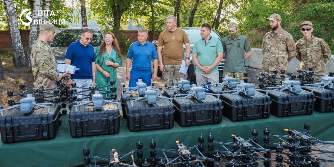 Два автомобілі та десятки дронів отримали захисники від вінницької громади