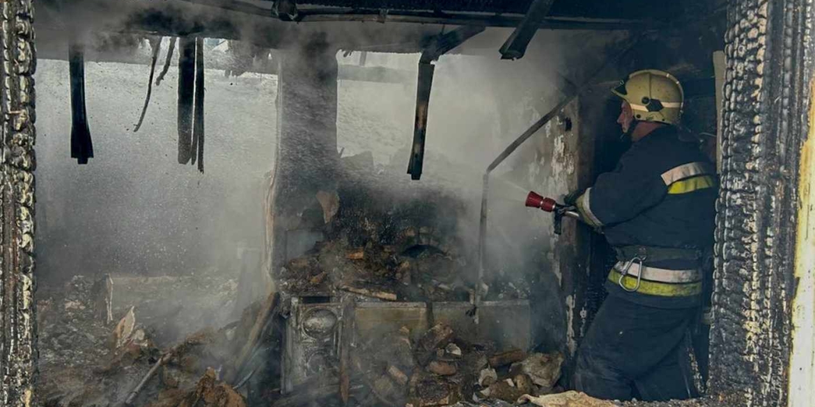 Два легкових автомобілі та комбайн згоріли на Вінниччині за добу