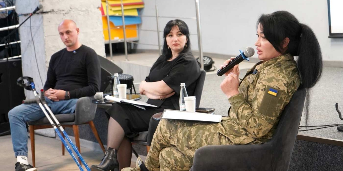 Дві грані війни відверта розмова вінницьких курсантів із тими, хто бачив пекло на власні очі