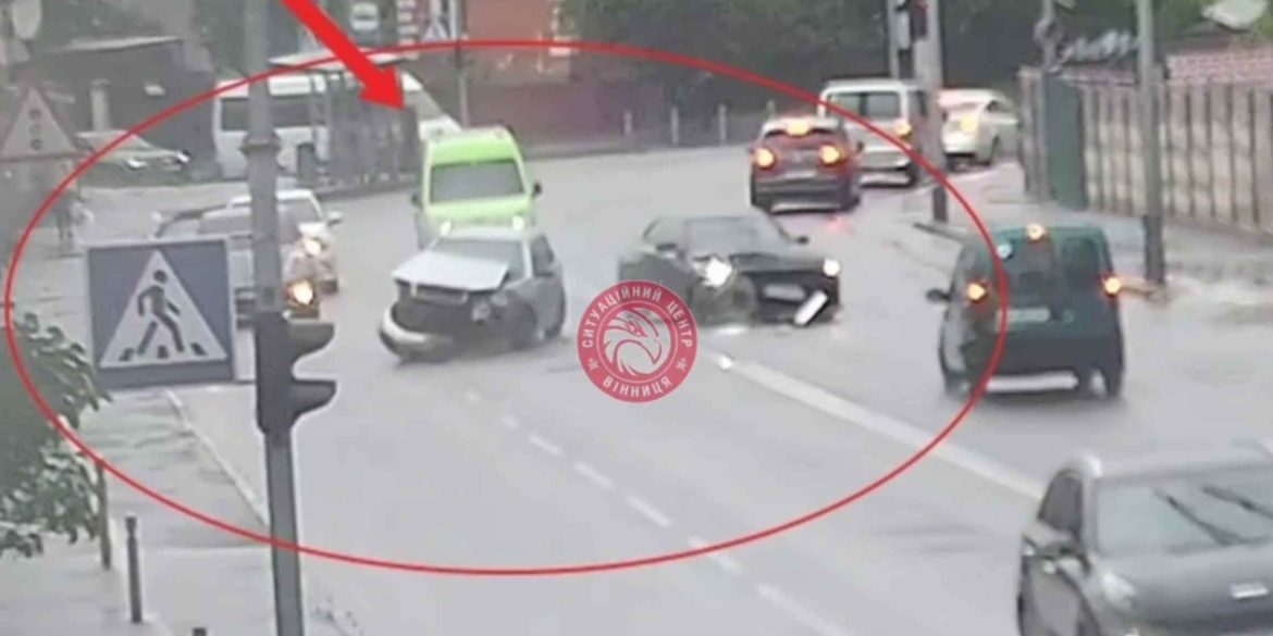 Дві машини зіткнулися у Вінниці на вулиці Данила Нечая