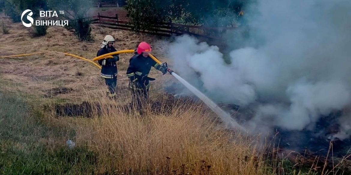 Дві пожежі за добу через недбалість у Райгороді та Северинівці горіли відкриті території