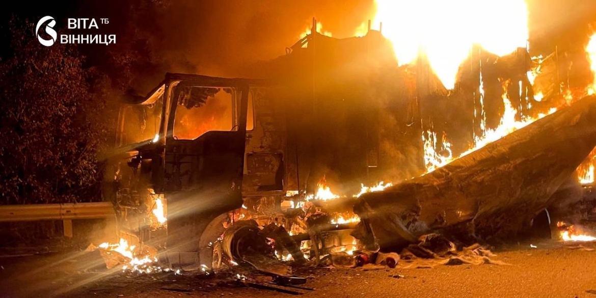 Дві вантажівки та легковик загорілися на Вінниччині за добу