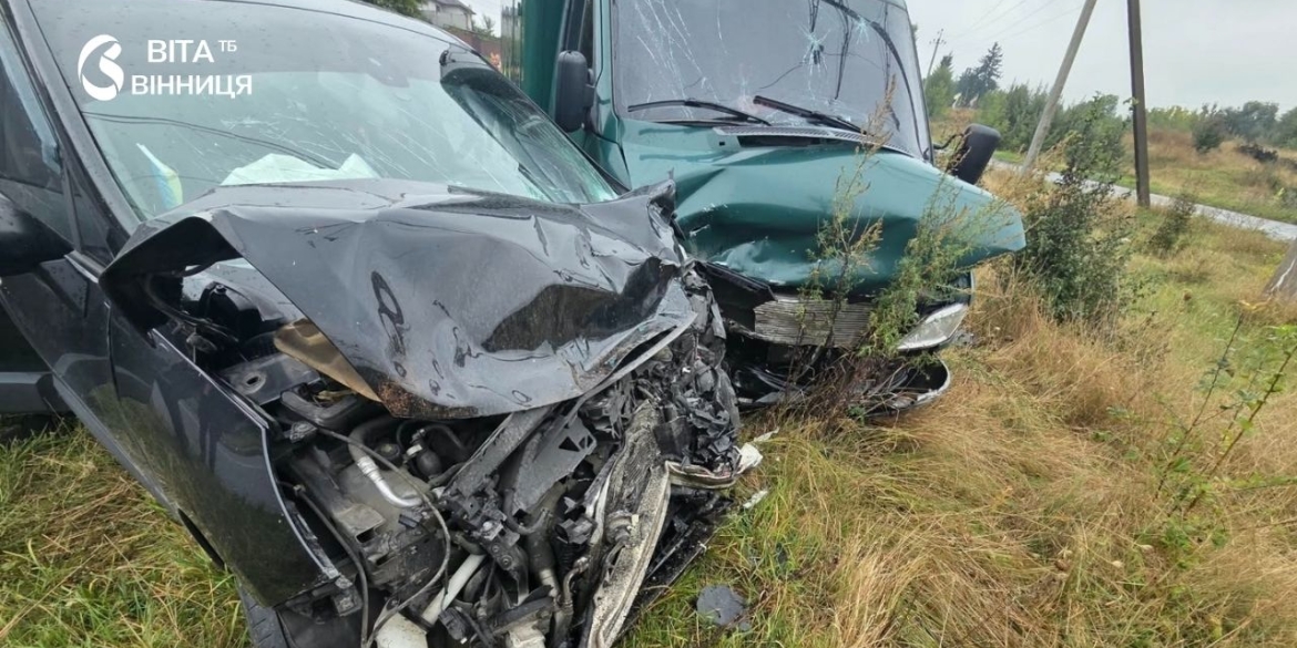Двоє в лікарні, ще одна пасажирка відмовилася від госпіталізації після аварії під Вінницею