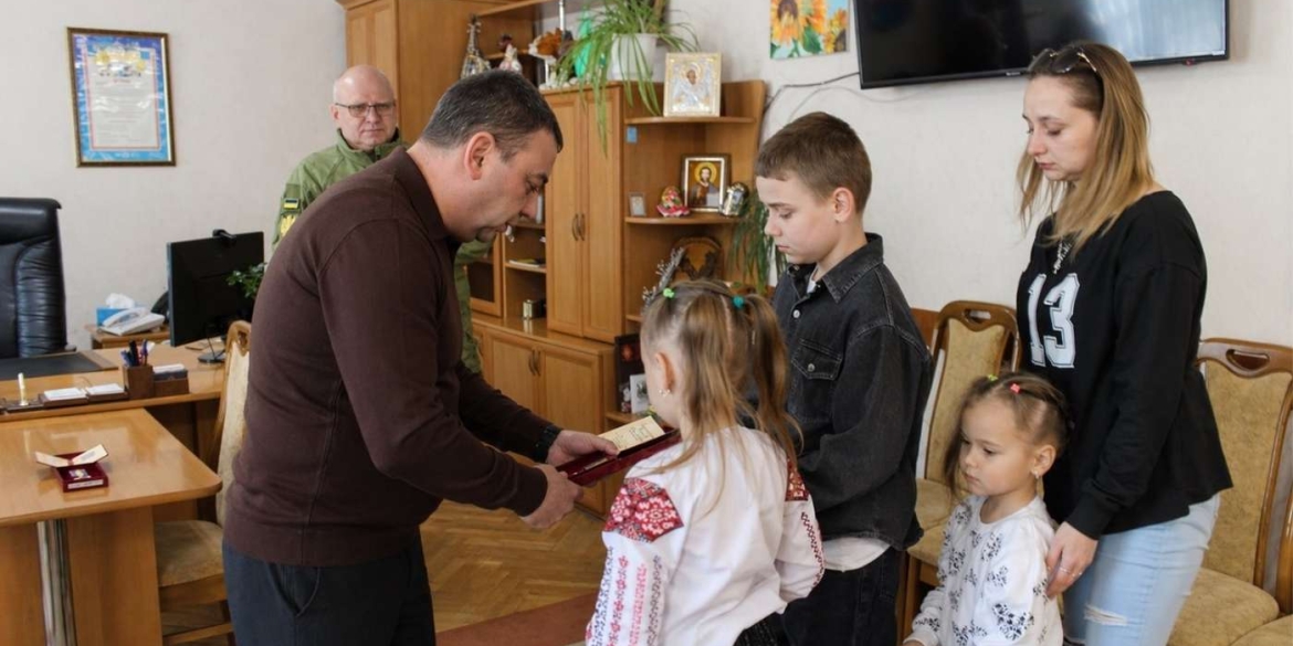 Двоє захисників з Вінниччини удостоєні нагород посмертно. Ордени отримали рідні Героїв