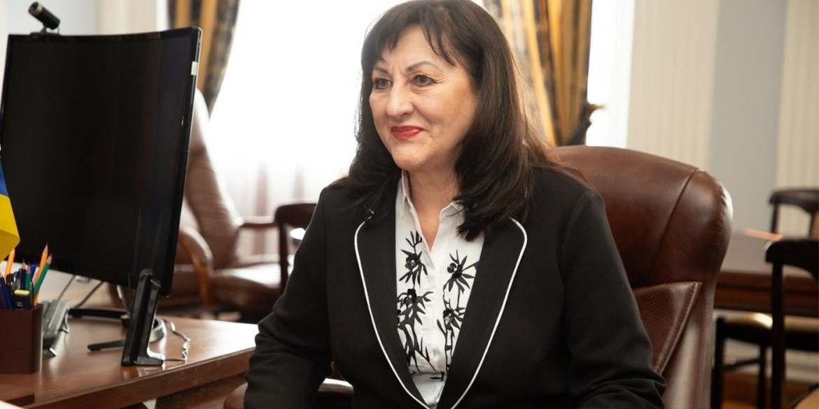 Директорці Вінницького професійного коледжу сфери послуг подовжили контракт