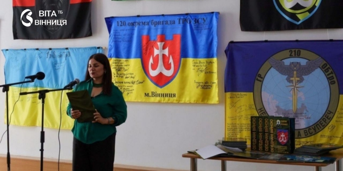 Дитячі малюнки і світлини сімей у Вінниці показують виставку про зниклих безвісти