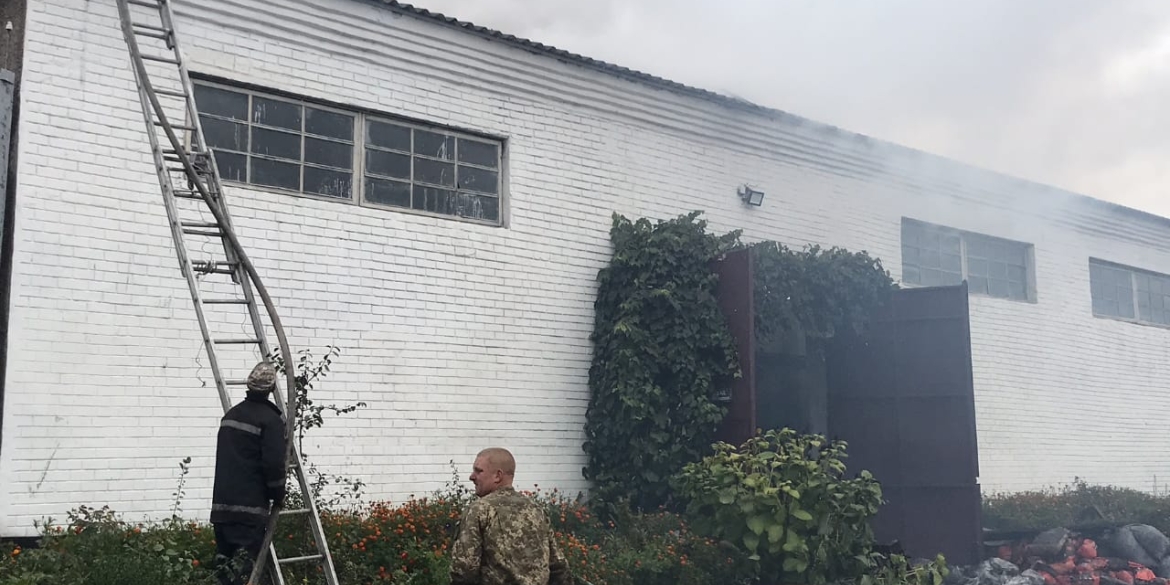В Стрижавці на території виправної колонії  зранку виникла пожежа 