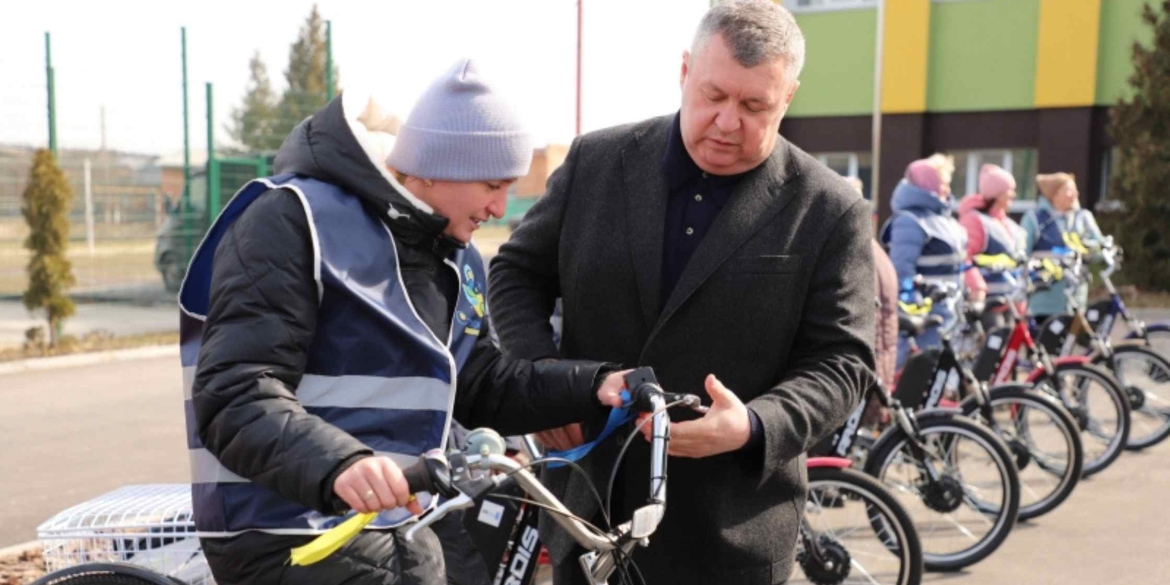 Електровелосипеди отримали працівники Стрижавського Центру надання соціальних послуг