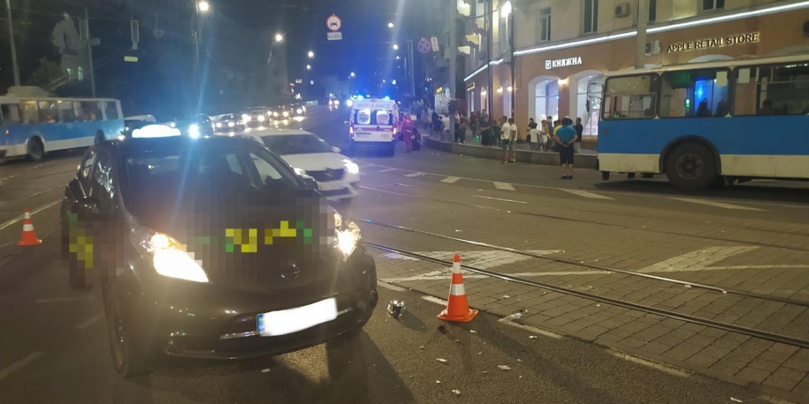 У Вінниці в ДТП на площі Гагаріна постраждала пасажирка мотоцикла