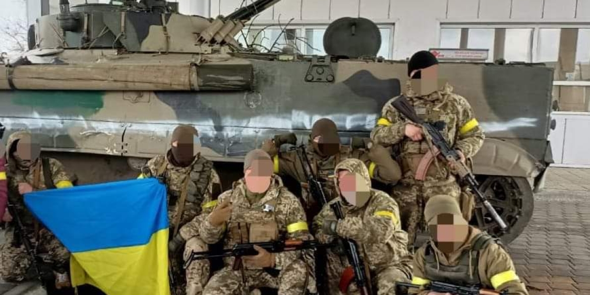 Російські вояки опинились в українській землі, а їхні машини - в українській армії
