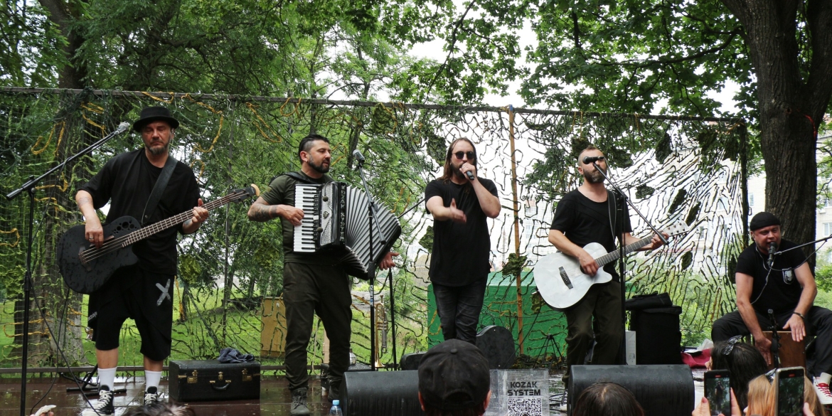 Гурт Kozak System виступив з концертом у місті Бар на підтримку ЗСУ