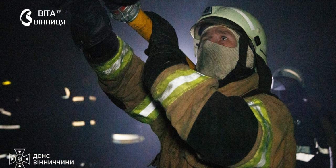 Гасіння масштабної пожежи на об'єкті залізниці Вінниччини переривали через загрозу балістики