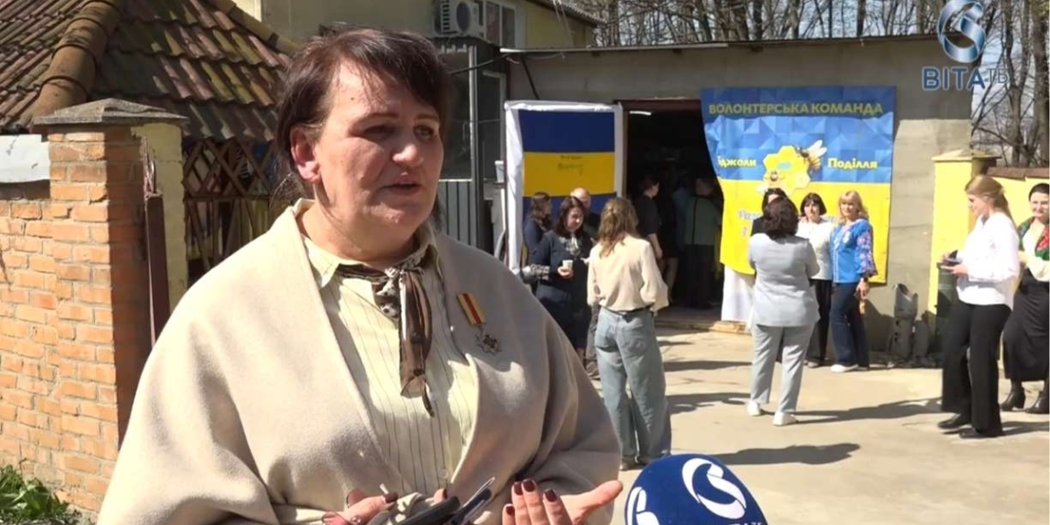 Герої без зброї у Вінницькій громаді нагородили волонтерів, які щодня готують тони домашньої їжі для передової