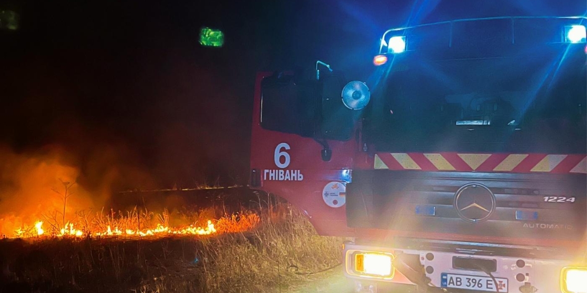 Горів диван й гектари згарищ вінницькі рятувальники розповіли про «гарячу» добу