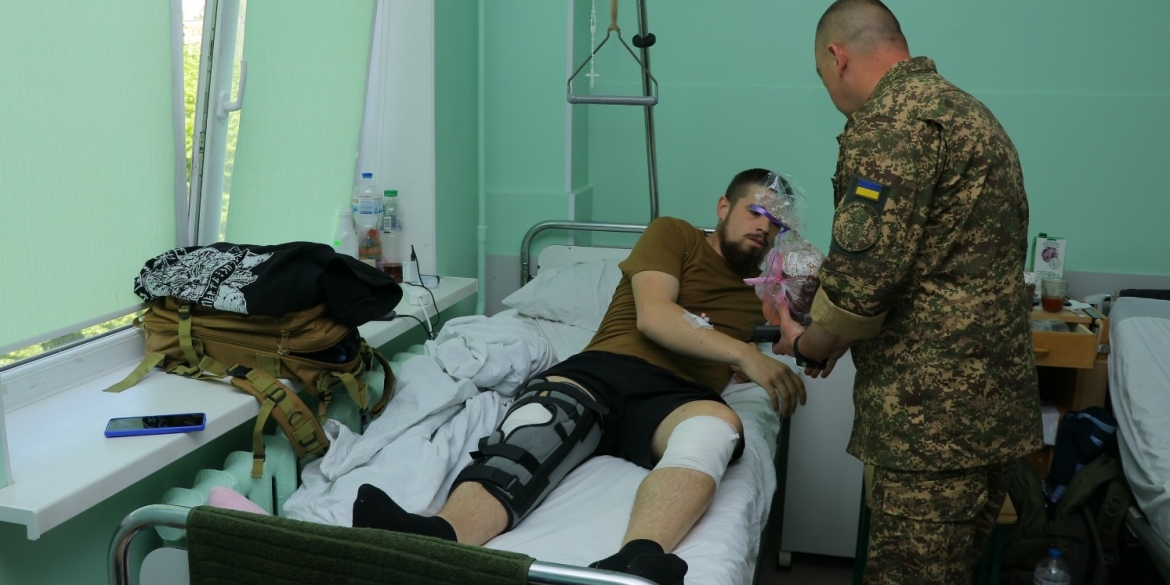 Гвардійці "Червоної Калини" відвідали побратимів, які лікуються після поранень