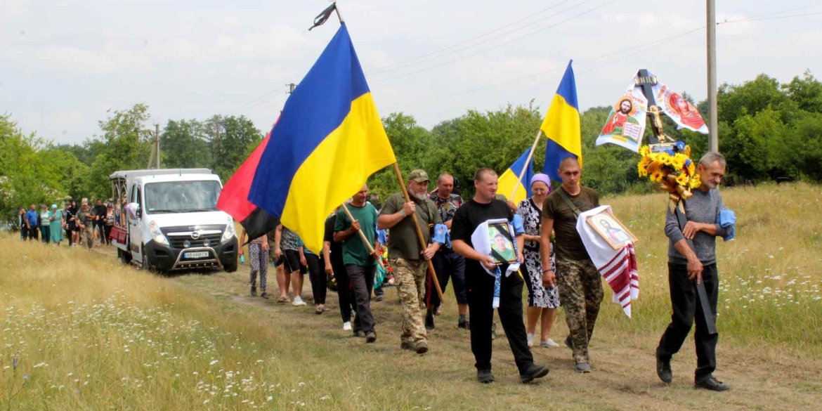 Іллінецька громада “живим коридором” проводжала загиблого земляка