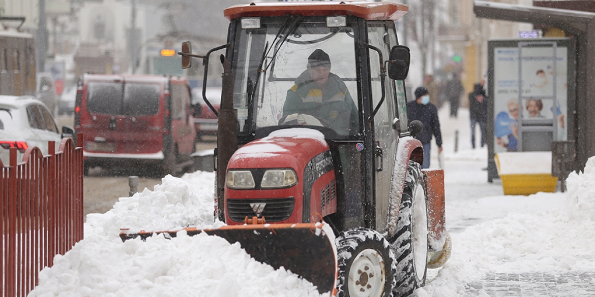Вінницькі комунальні служби прибирають місто від снігу цілодобово