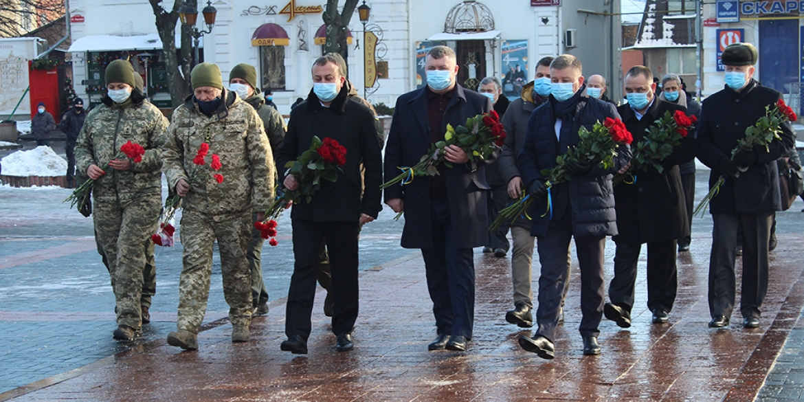 У Вінниці з нагоди Дня Соборності України відбулося покладання квітів