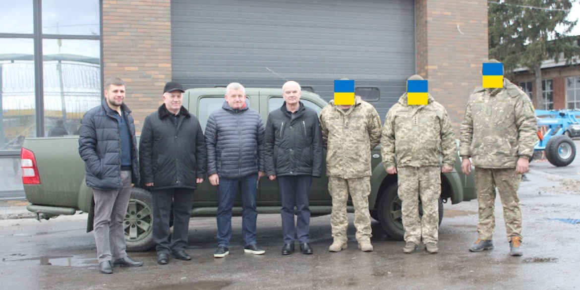 Калинівське підприємство передало авто українським захисникам