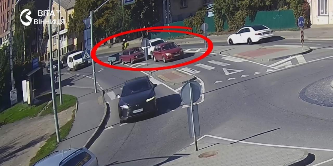 Камери спостереження зафіксували аварію у Вінниці водій отримав протокол