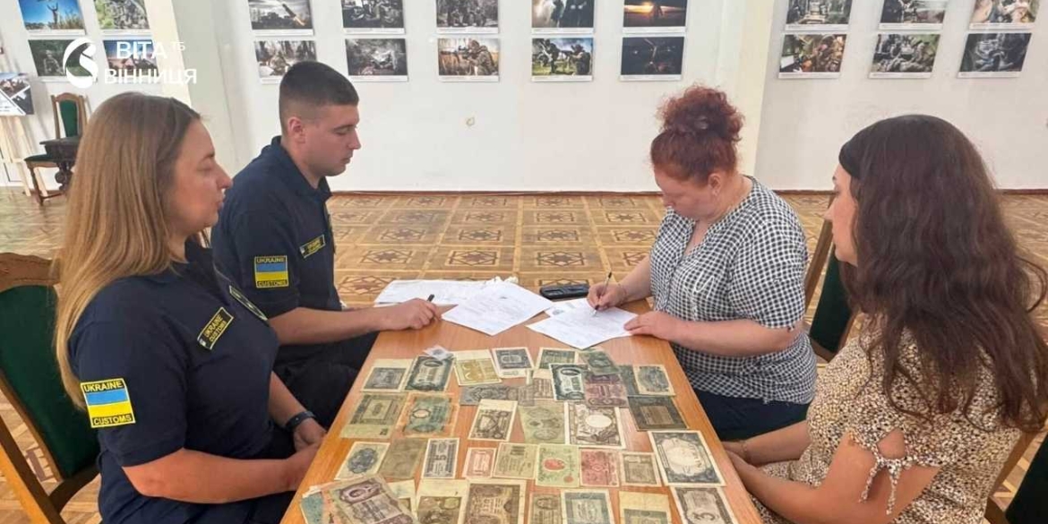 Картину, монети та колекцію боністики врятували від незаконного вивезення з Вінниччини