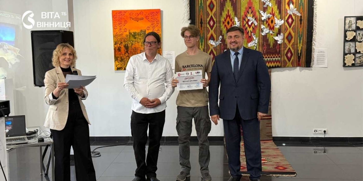Художня провокація та чесність від вінницьких школярів що демонструє виставка «Перший крок»