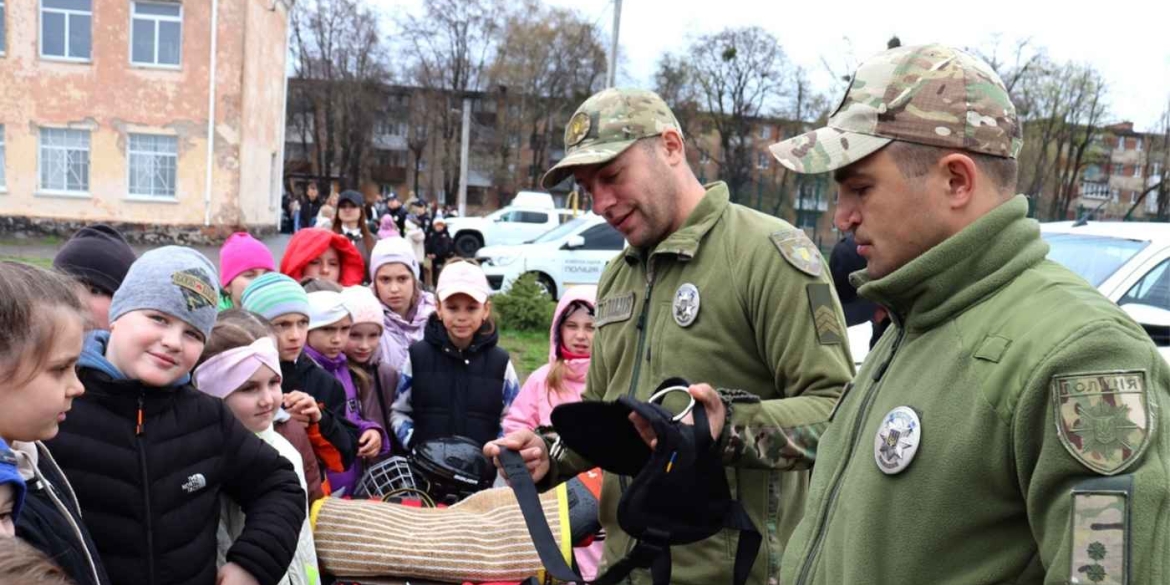 Кінологи, вибухотехніки й спецспорядження вінницькі ліцеїсти опановували правила виживання