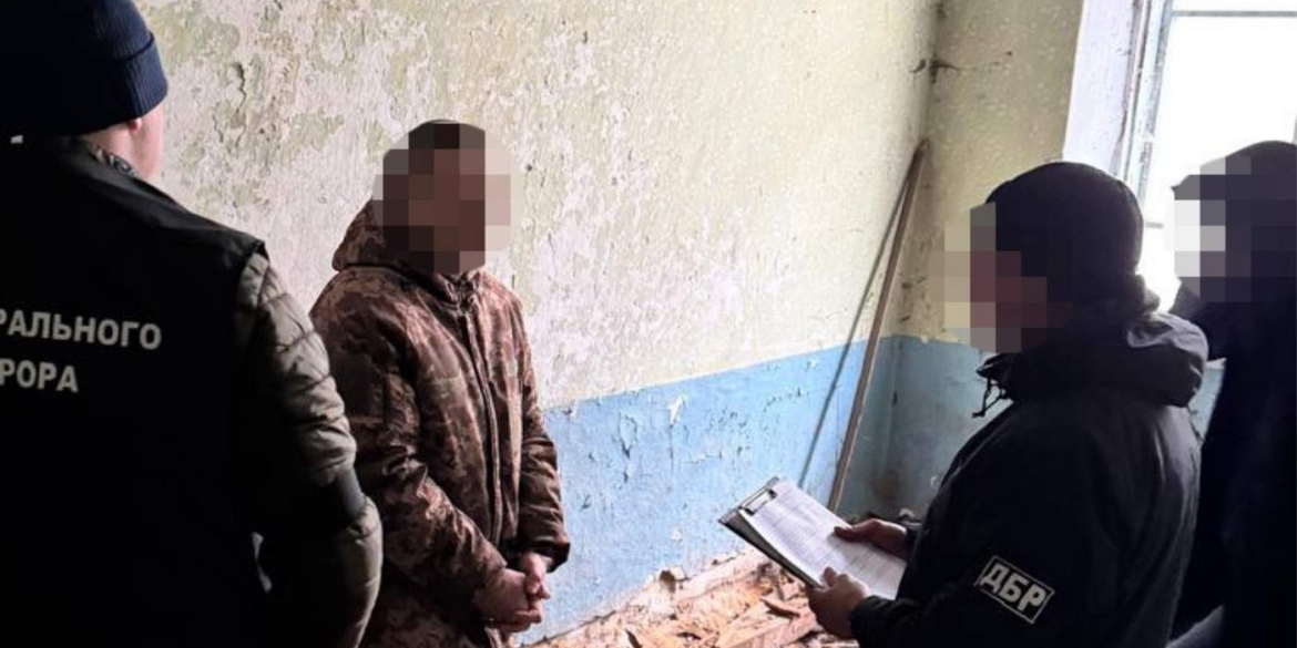 Колишній військовослужбовець вінницької частини вимагав гроші у синів загиблого воїна