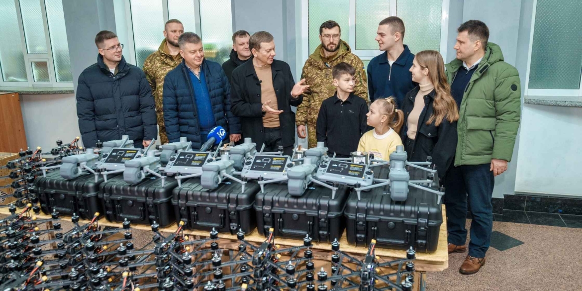 Команда гуманітарного штабу передала бійцям Червоної калини чергову партію допомоги