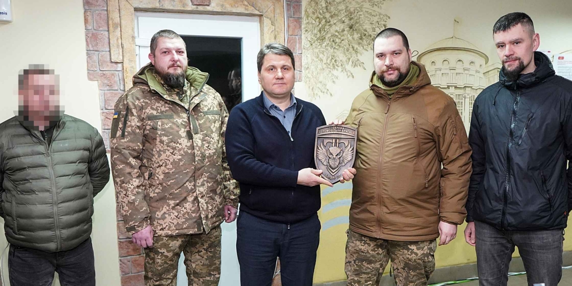 Команда гуманітарного штабу передала допомогу одразу п’ятьом військовим формуванням