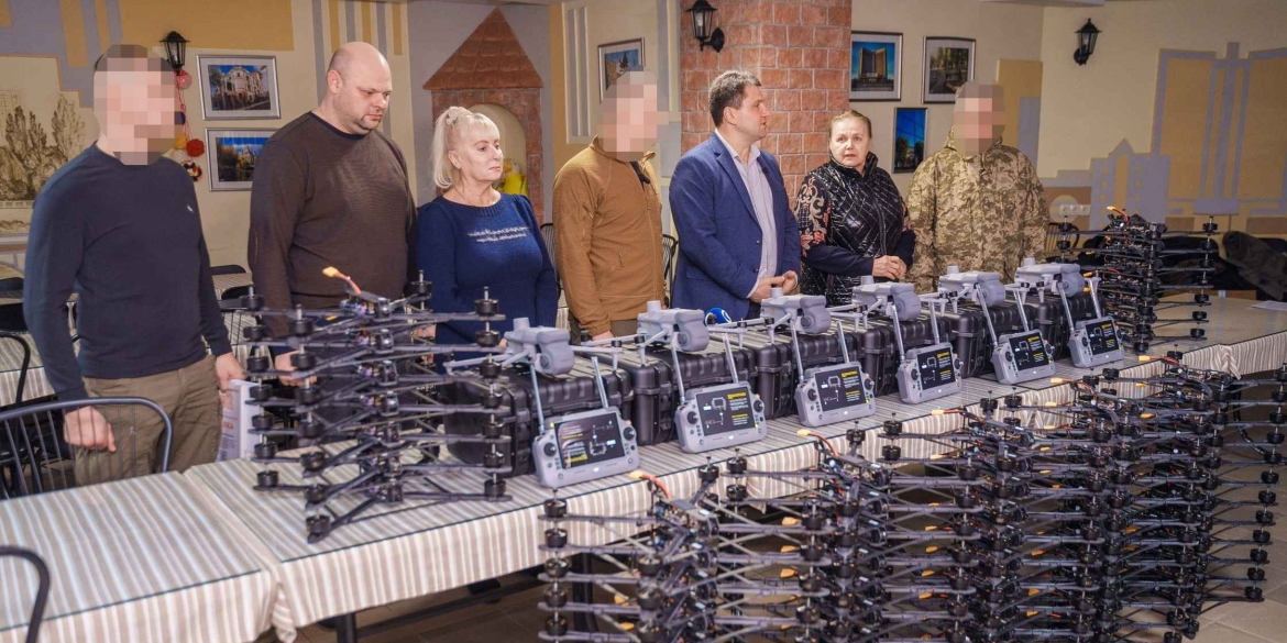 Команда гумштабу передала з Вінниці чергову партію дронів на фронт