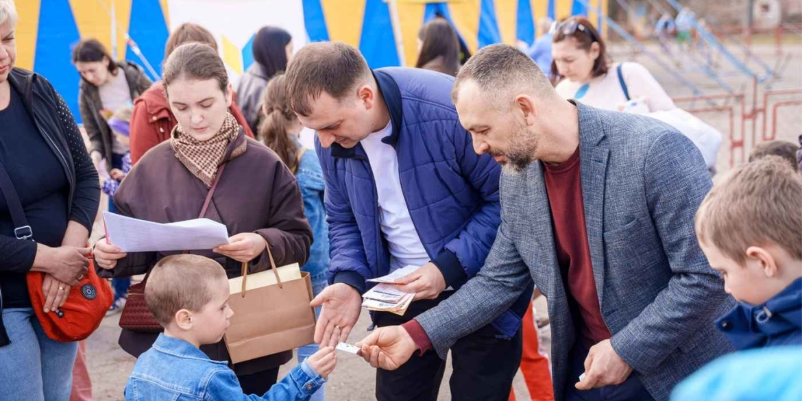 Команда Міжрегіонального координаційного гумштабу організувала для малечі похід до цирку