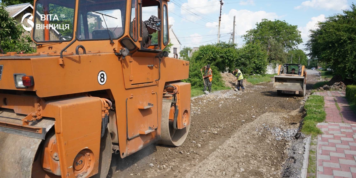 Комфортніший проїзд у приватному секторі у Вінниці ремонтують вулицю Василя Барки