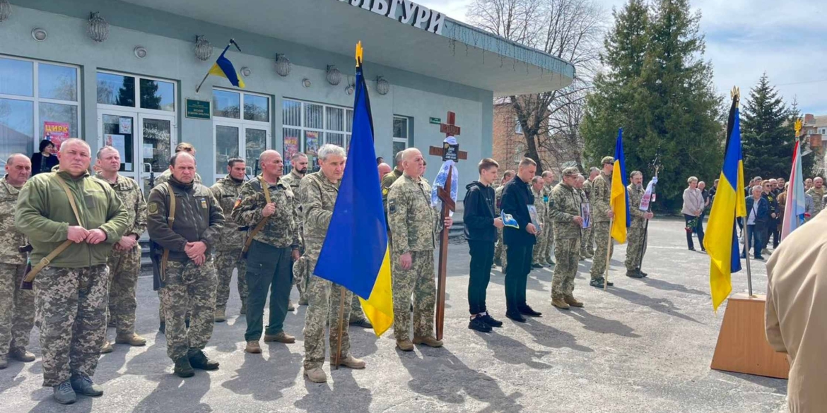 Козятинчани “коридором шани” прощались одразу з двома Героями-земляками