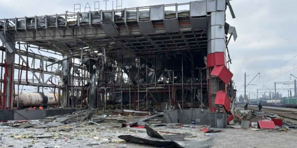 Козятинська електричка змінила рух через обстріл залізниці у Фастові