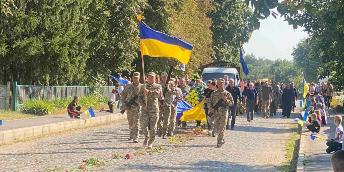 Краснопільська громада проводжала в останню путь командира відділення кулеметного взводу