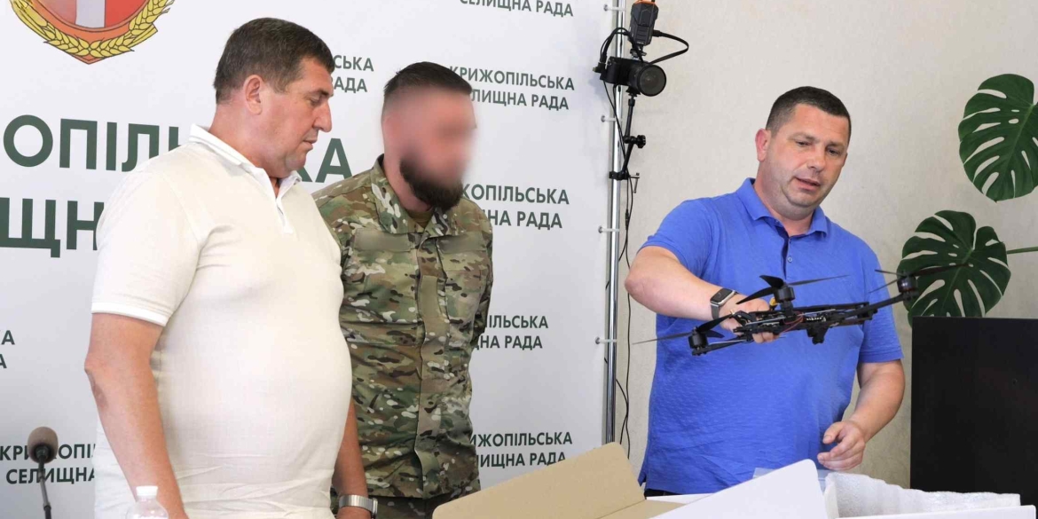 Крижопільська громада продовжує передала ще 10 дронів для військових